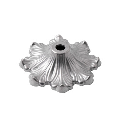 پایه آلمینیوم طرح گل نقره ای 10cm