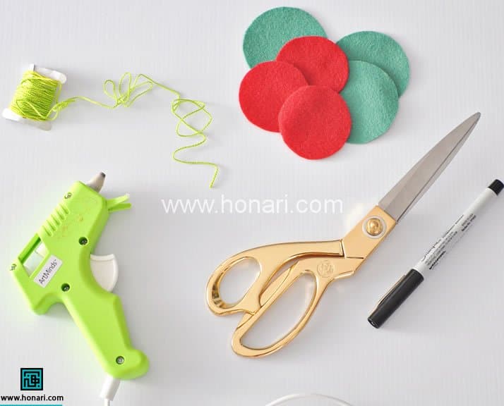 کارهای نمدی شب یلدا | تزیینات نمدی یلدا و آویز نمدی