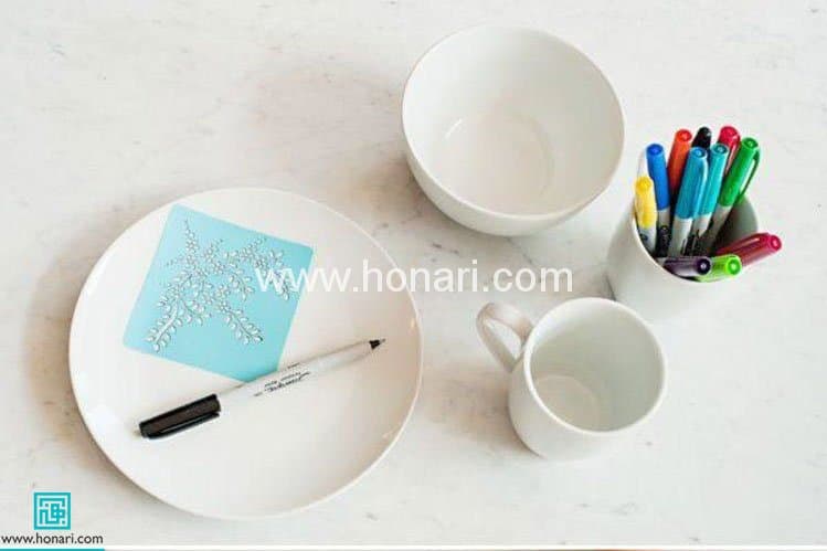 آموزش نقاشی روی بشقاب سفالی دیوارکوب با استنسیل