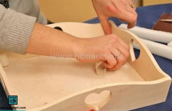 دکوپاژ روی سینی چوبی با کاغذ ترانسفر