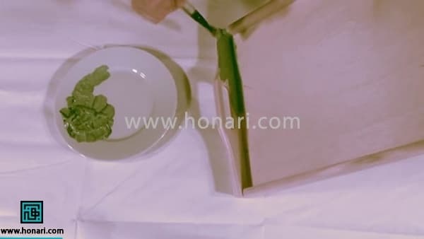 دکوپاژ روی سینی چوبی