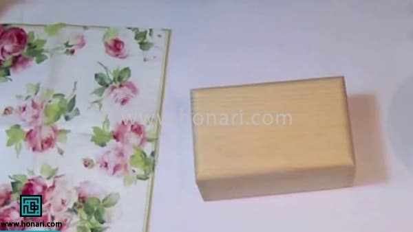 دکوپاژ جعبه چوبی با طرح گل رز