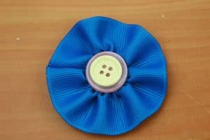 آموزش گل دکمه ای روبان دوزی